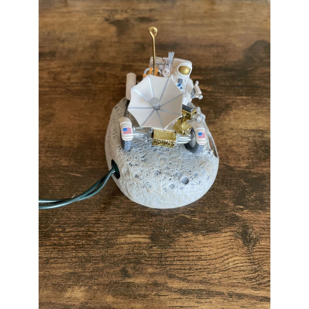 HALLMARK KEEPSAKE ORNAMENT LUNAR ROVER SPACE‎ MOON FLICKERING LIGHT NIB 1999 - Picture 7 of 16